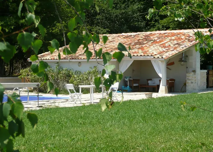 Bed & Breakfast La Faisanderie 16 Edon